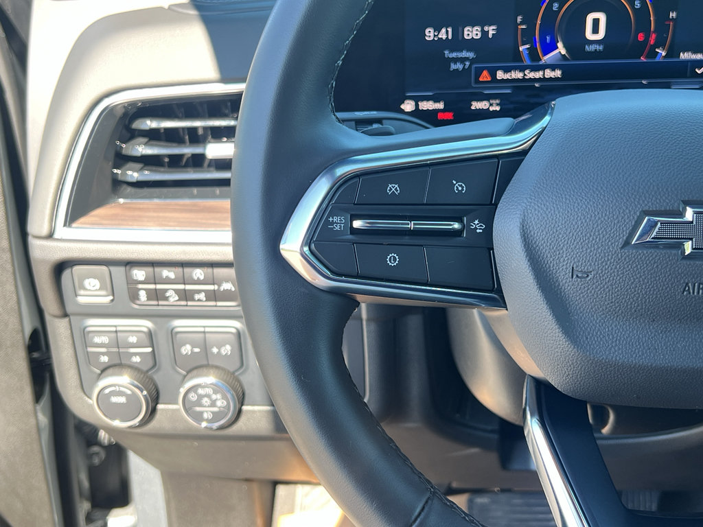 Used 2025 Chevrolet Suburban Z71 AWD/4WD image 31