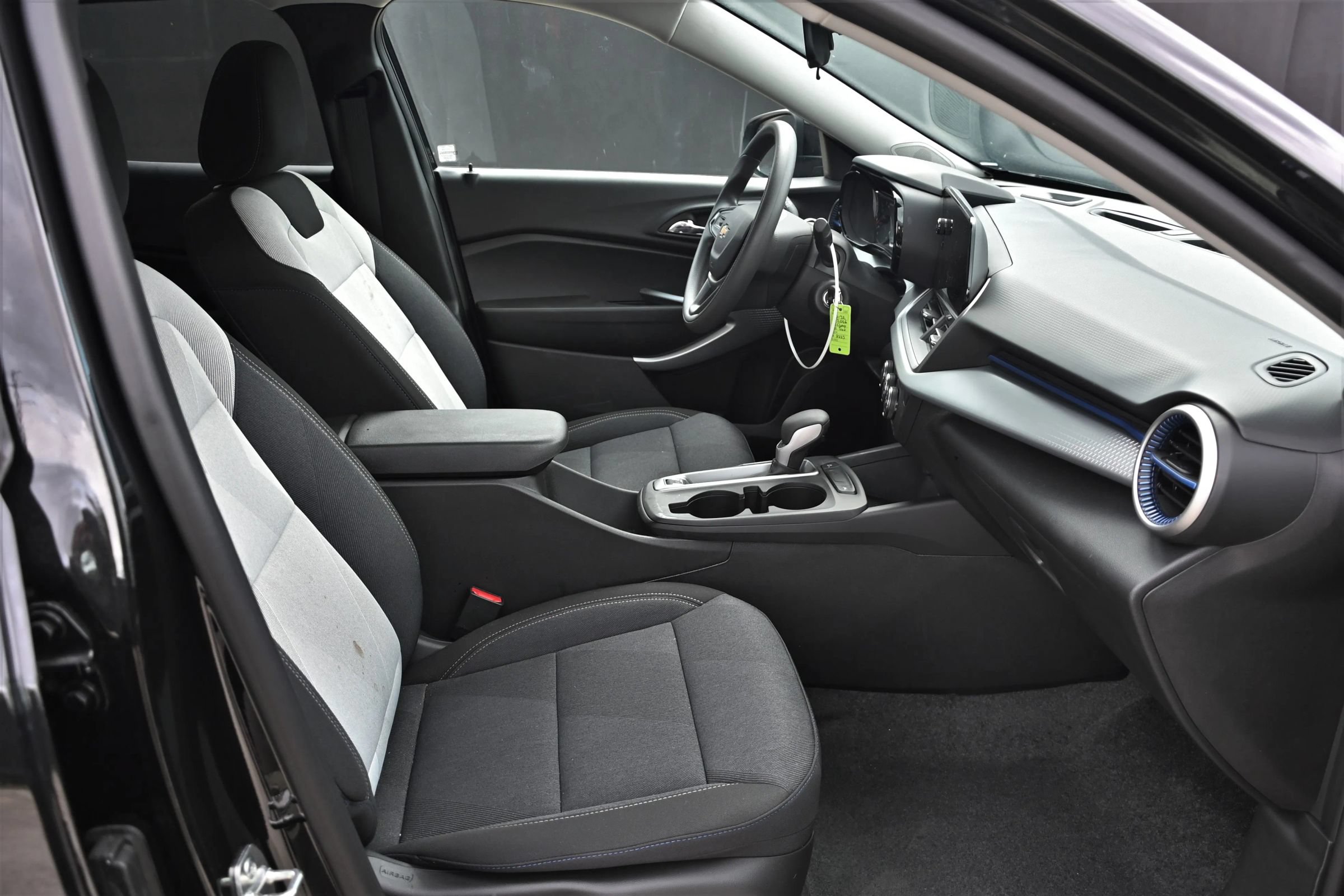 Used 2026 Chevrolet Trax LS w/ LS Convenience Package FWD image 15