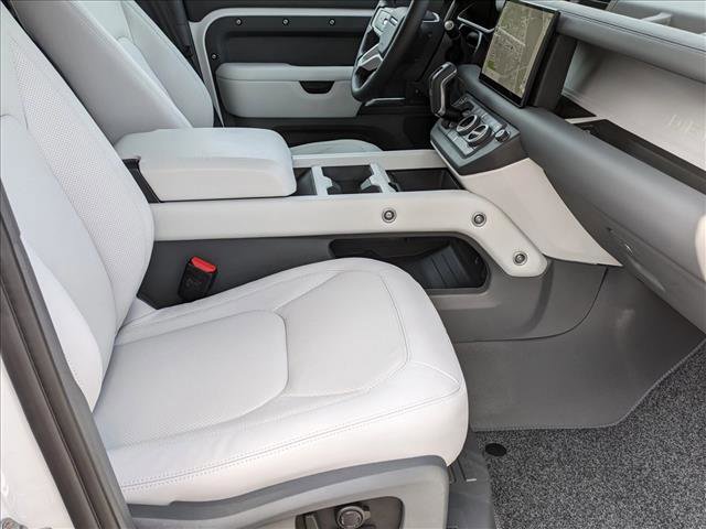 New 2025 Land Rover Defender 110 X-Dynamic SE image 15