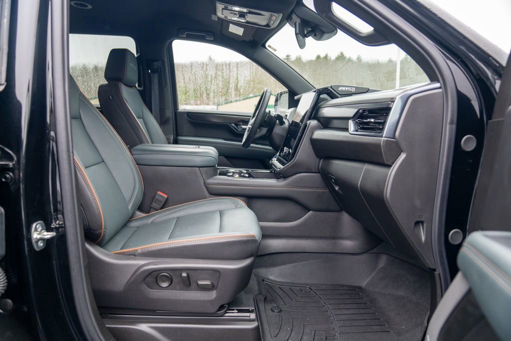 Used 2025 GMC Yukon XL AT4 image 13