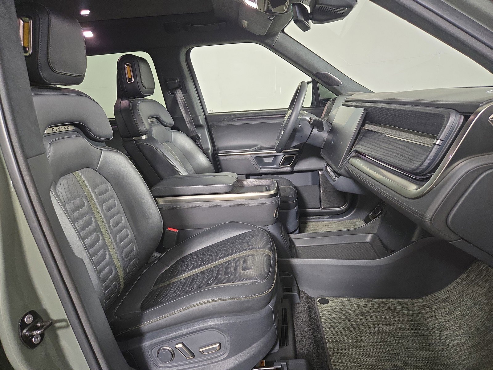 Used 2022 Rivian R1S Launch Edition image 24