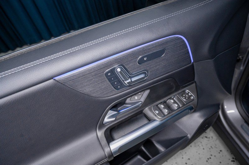 New 2026 Mercedes-Benz GLB 250 4MATIC image 11