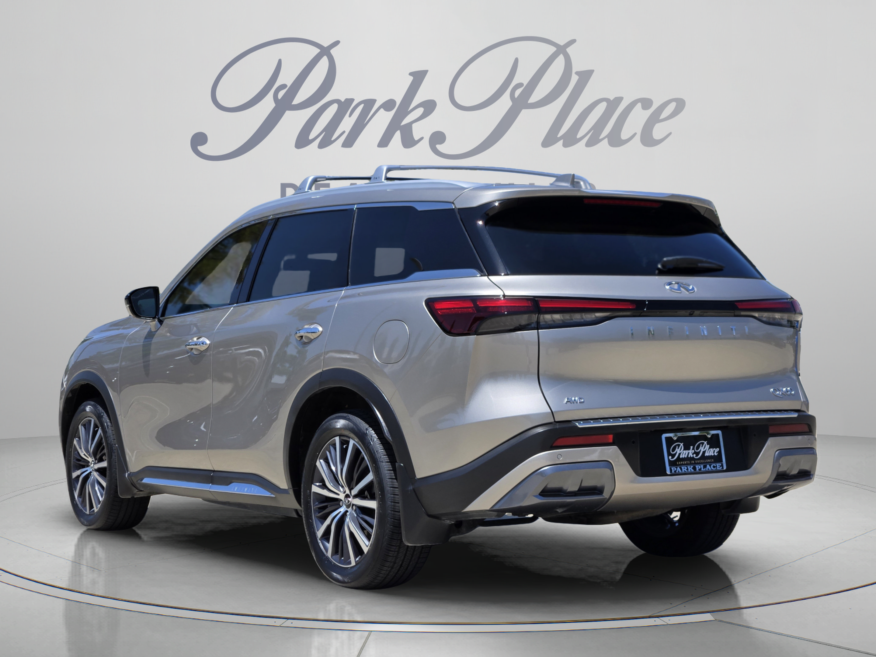 Used 2024 INFINITI QX60 Sensory w/ Cargo Package AWD/4WD image 3