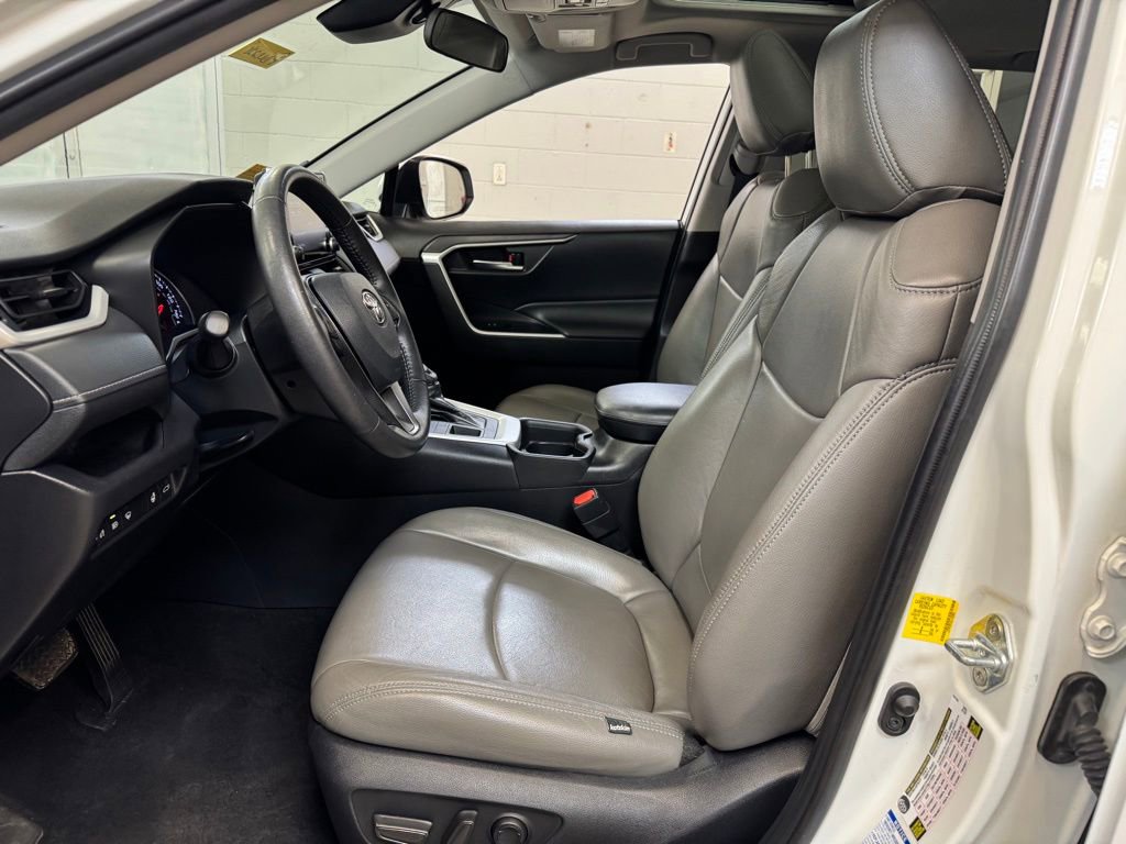 Used 2020 Toyota RAV4 XLE w/ Convenience Package image 11