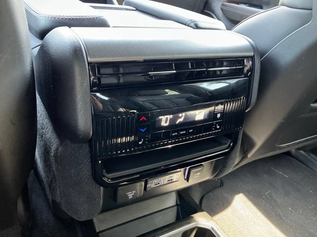 Used 2025 Jeep Wagoneer Series III w/ Premium Group I AWD/4WD image 20