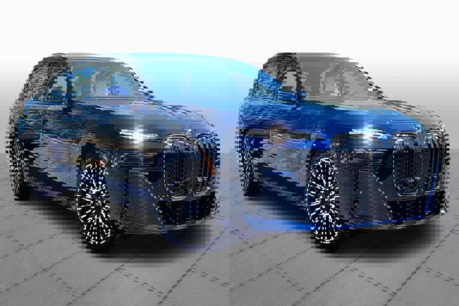 New 2026 BMW 760i xDrive w/ Executive Package image 2