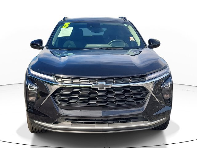 Used 2025 Chevrolet Trax LT w/ Driver Confidence Package FWD image 2