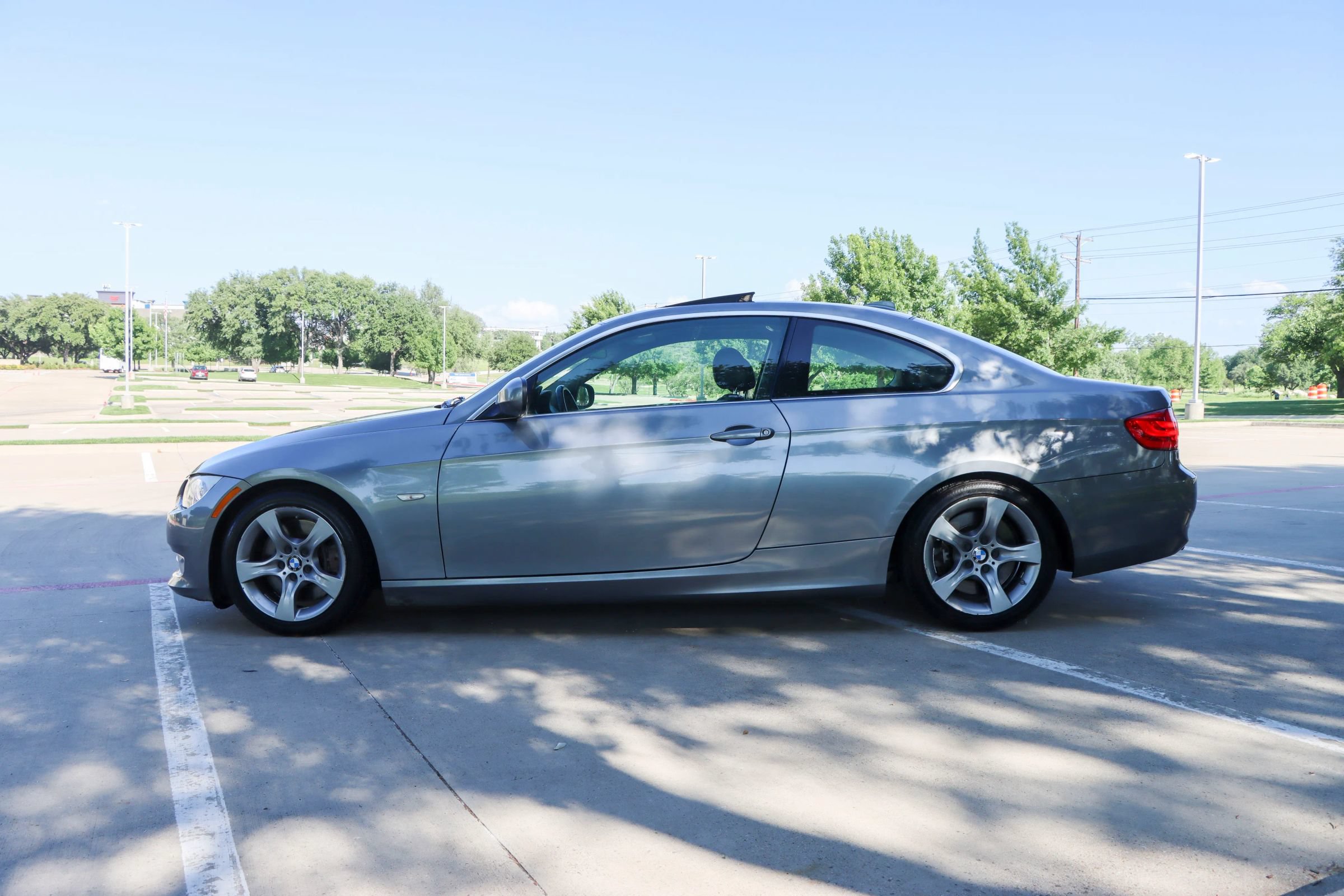 Used 2011 BMW 335i Coupe w/ Premium Pkg RWD image 4