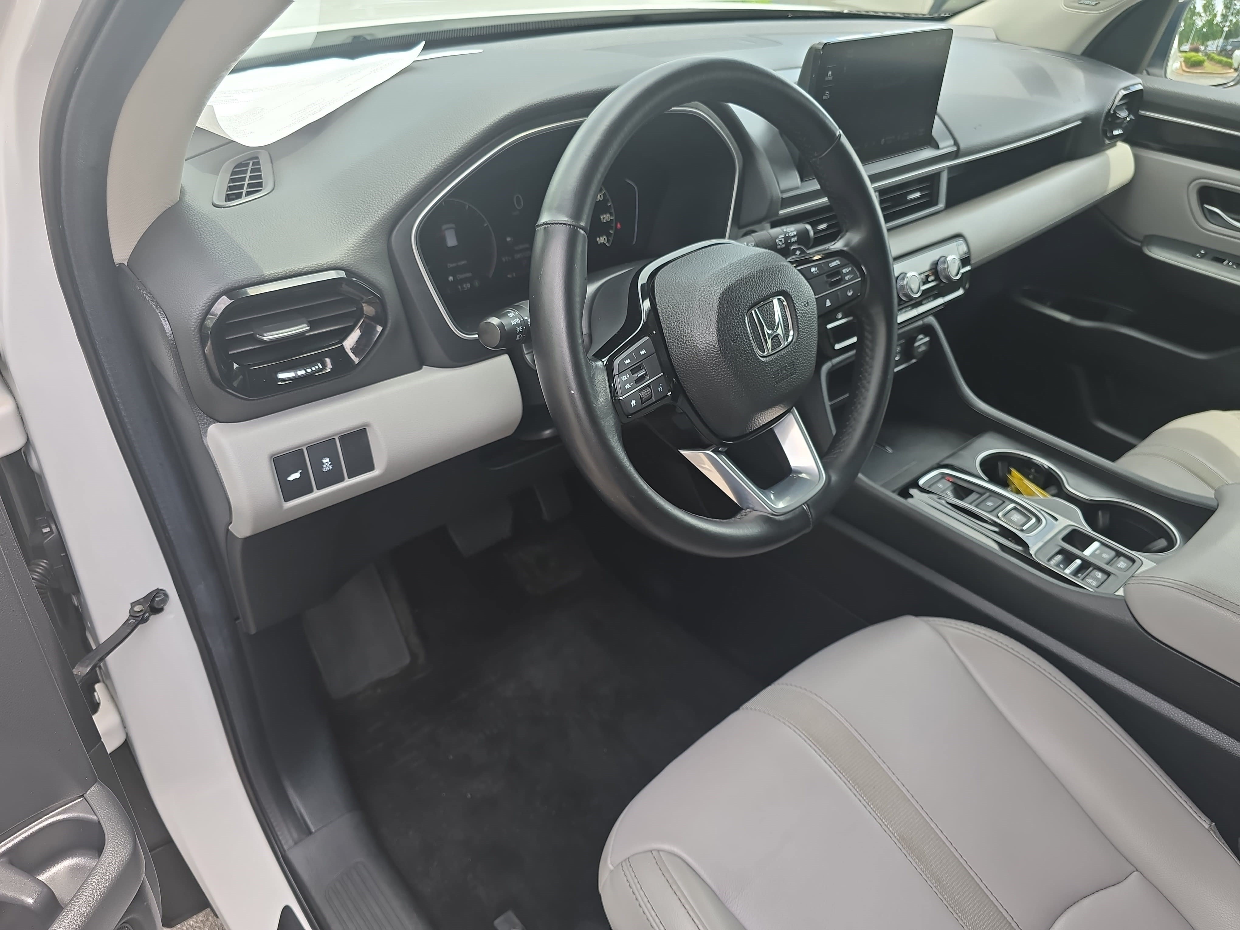 Used 2024 Honda Pilot Touring image 17