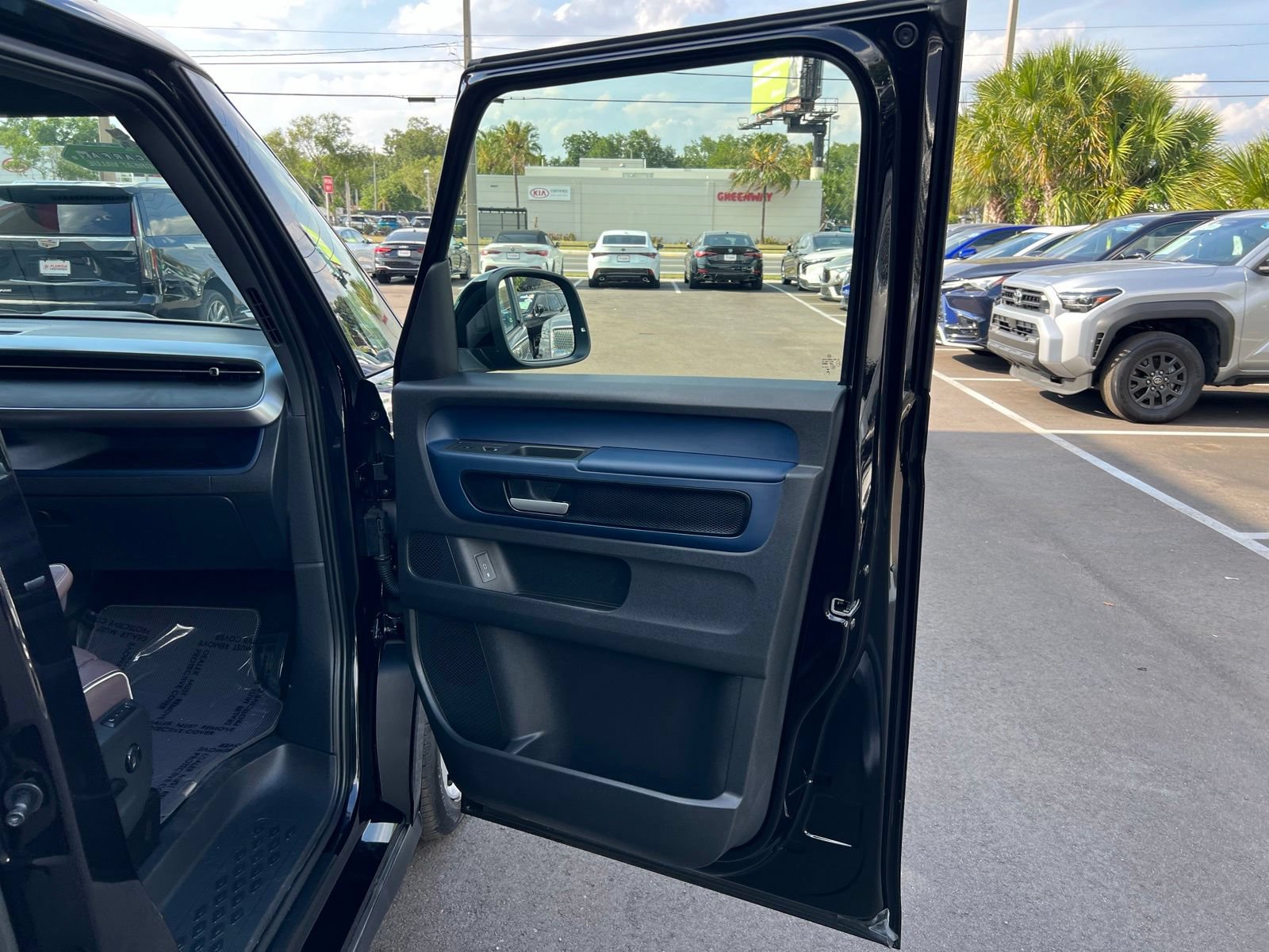 Used 2025 Volkswagen ID. Buzz Pro S RWD image 61