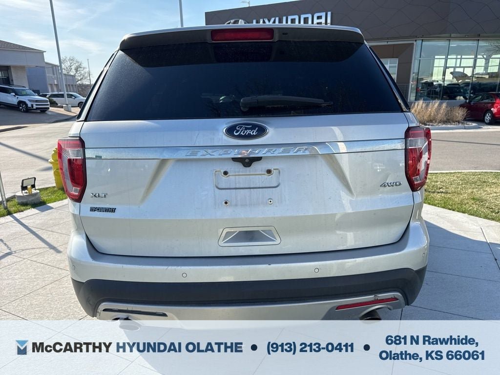 Used 2017 Ford Explorer XLT w/ Equipment Group 202A AWD/4WD image 10
