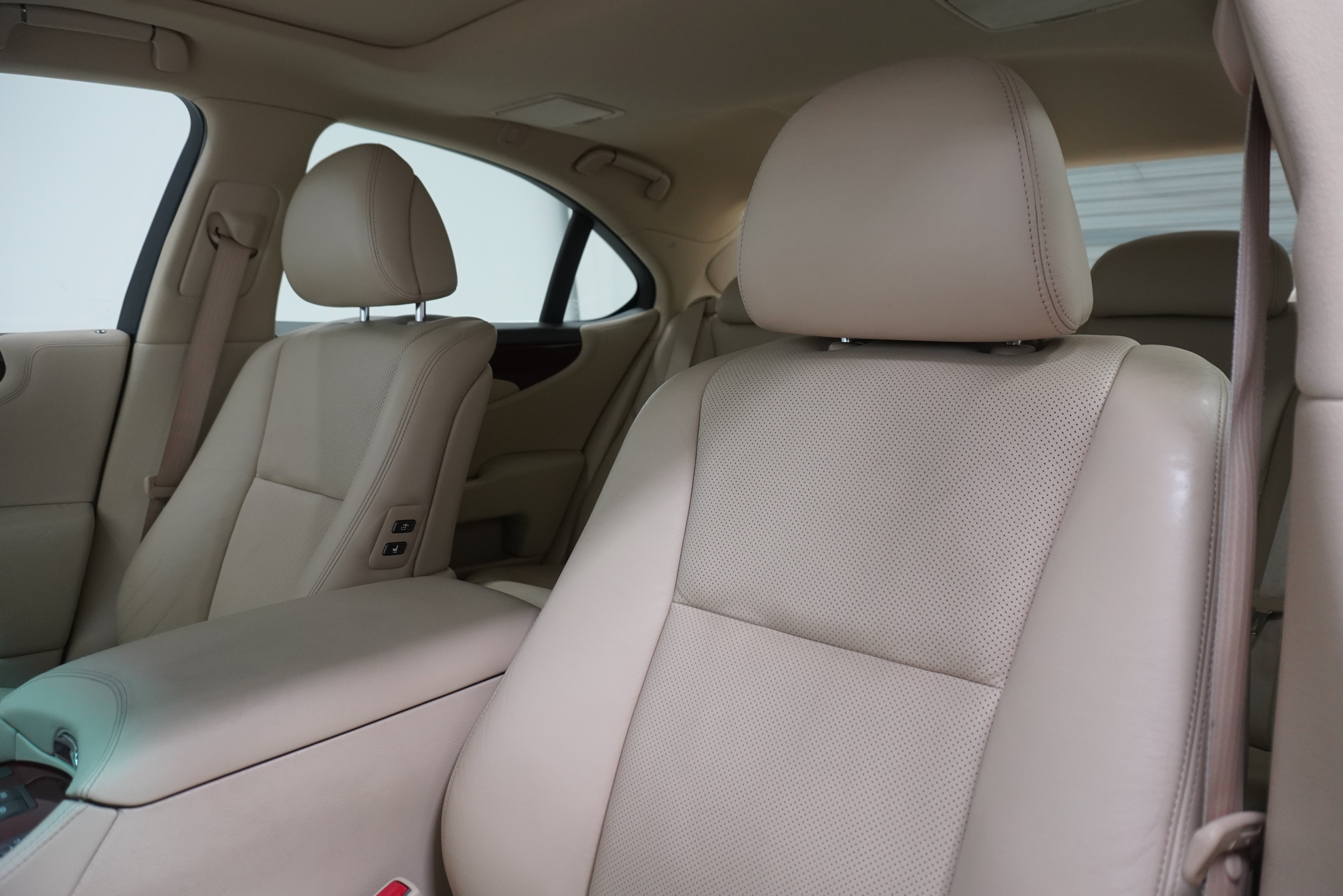 Used 2012 Lexus LS 460 w/ Luxury Value Edition RWD image 11