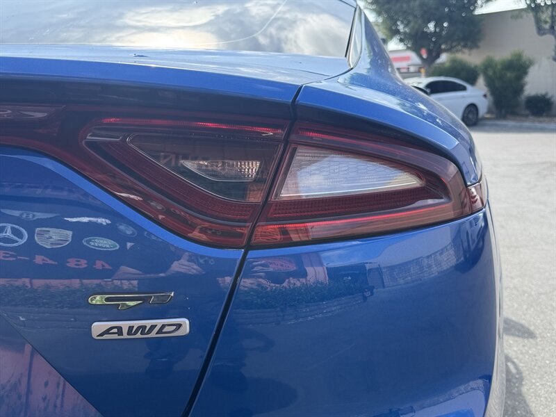 Used 2018 Kia Stinger GT2 AWD/4WD image 13