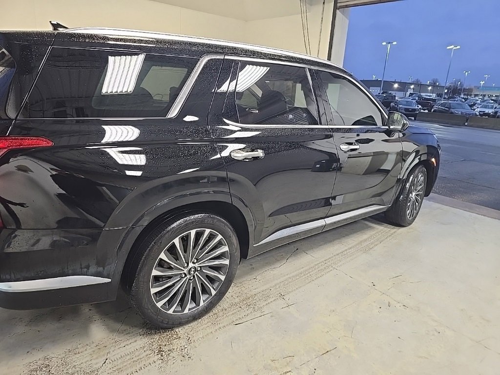 Used 2023 Hyundai Palisade Calligraphy image 3
