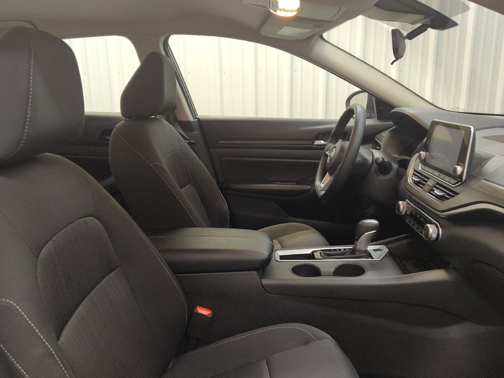 Used 2025 Nissan Altima 2.5 SV FWD image 21