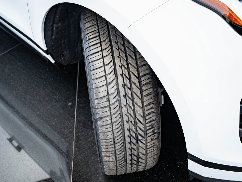 Used 2023 Land Rover Range Rover Evoque R-Dynamic SE image 44