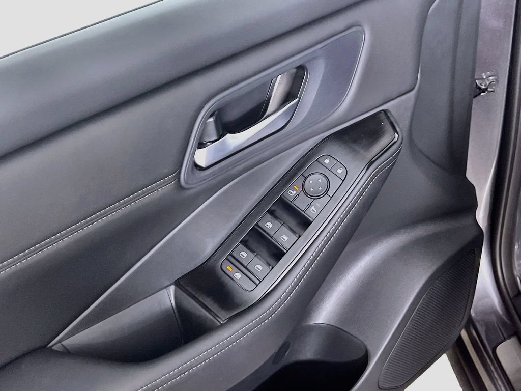 New 2026 Nissan Rogue Dark Armor AWD/4WD image 15