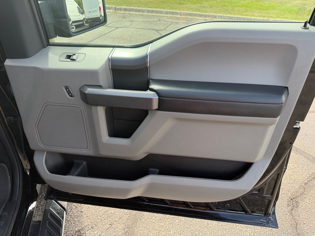 Used 2019 Ford F150 XLT w/ Equipment Group 302A Luxury AWD/4WD image 18