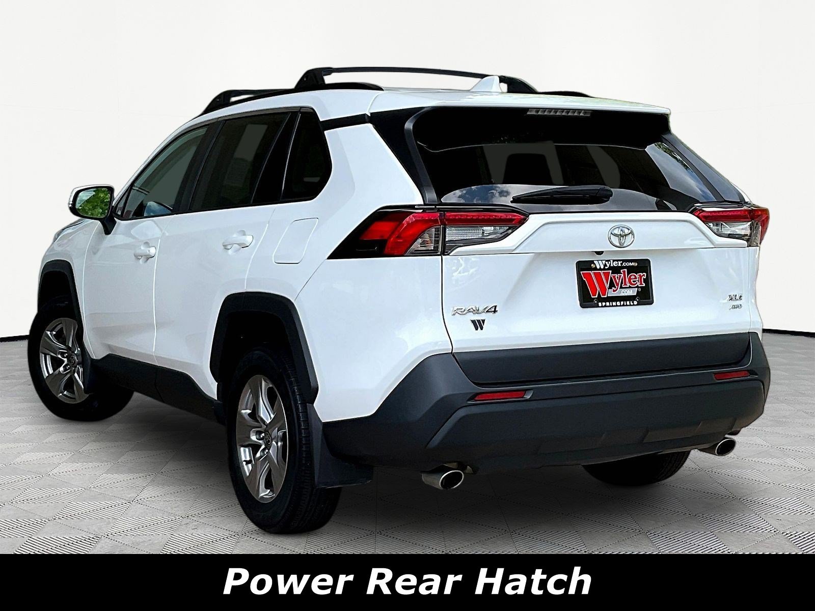Used 2023 Toyota RAV4 XLE AWD/4WD image 4