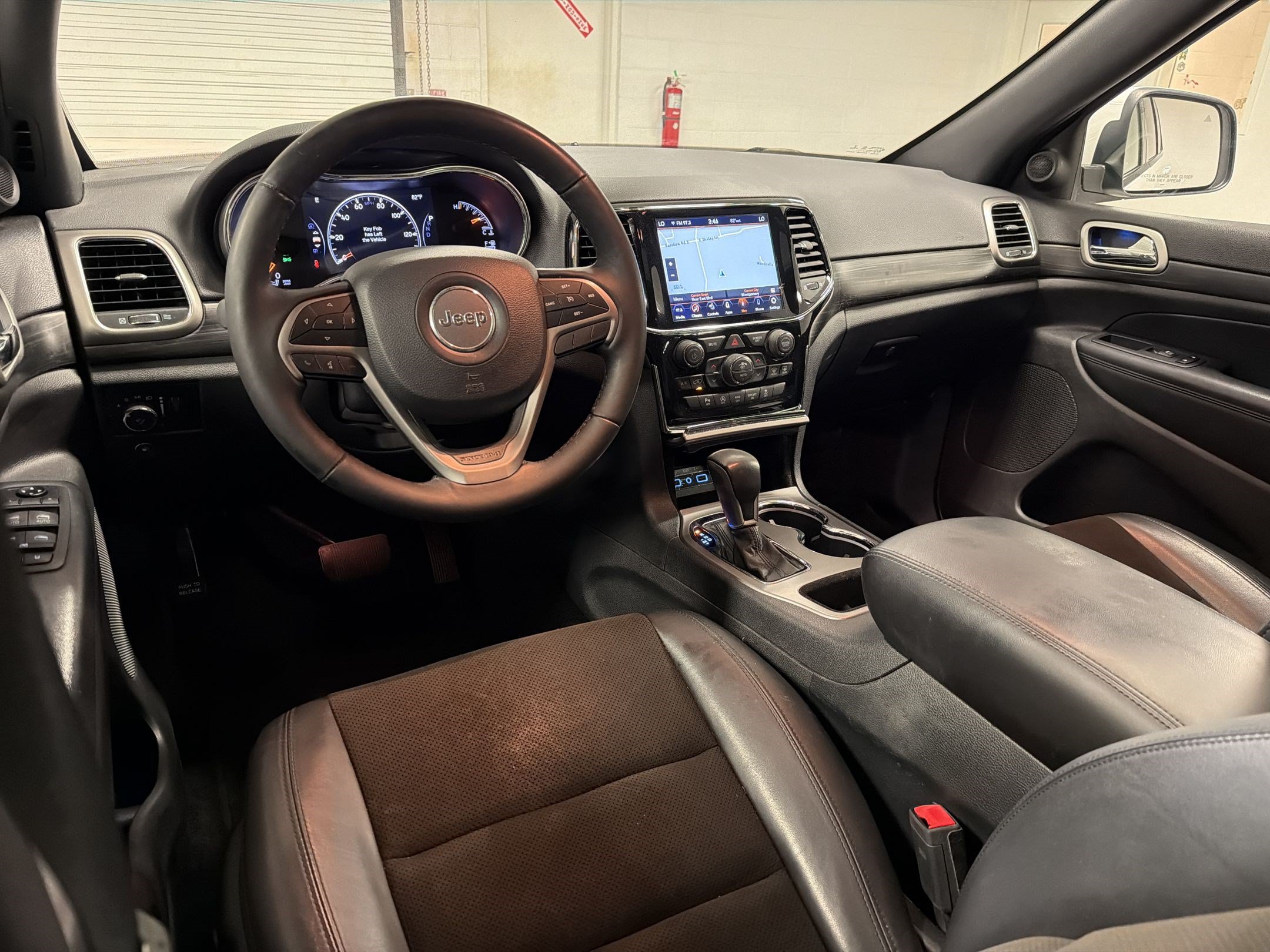 Used 2020 Jeep Grand Cherokee Altitude AWD/4WD image 28