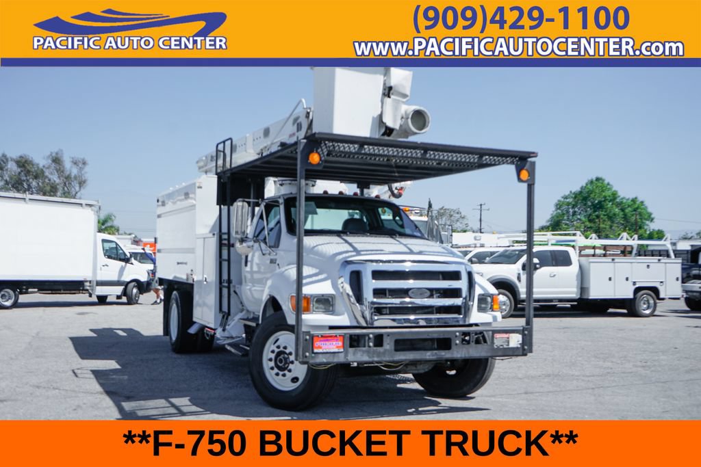 Used 2013 Ford F750 2WD Regular Cab Super Duty image 1