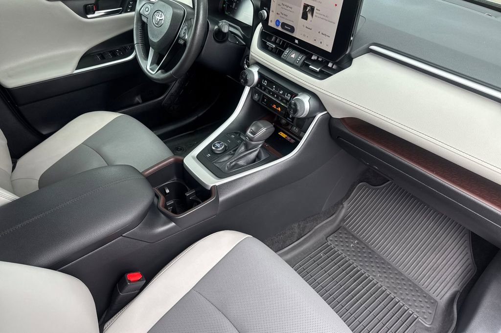 Used 2023 Toyota RAV4 Limited image 15