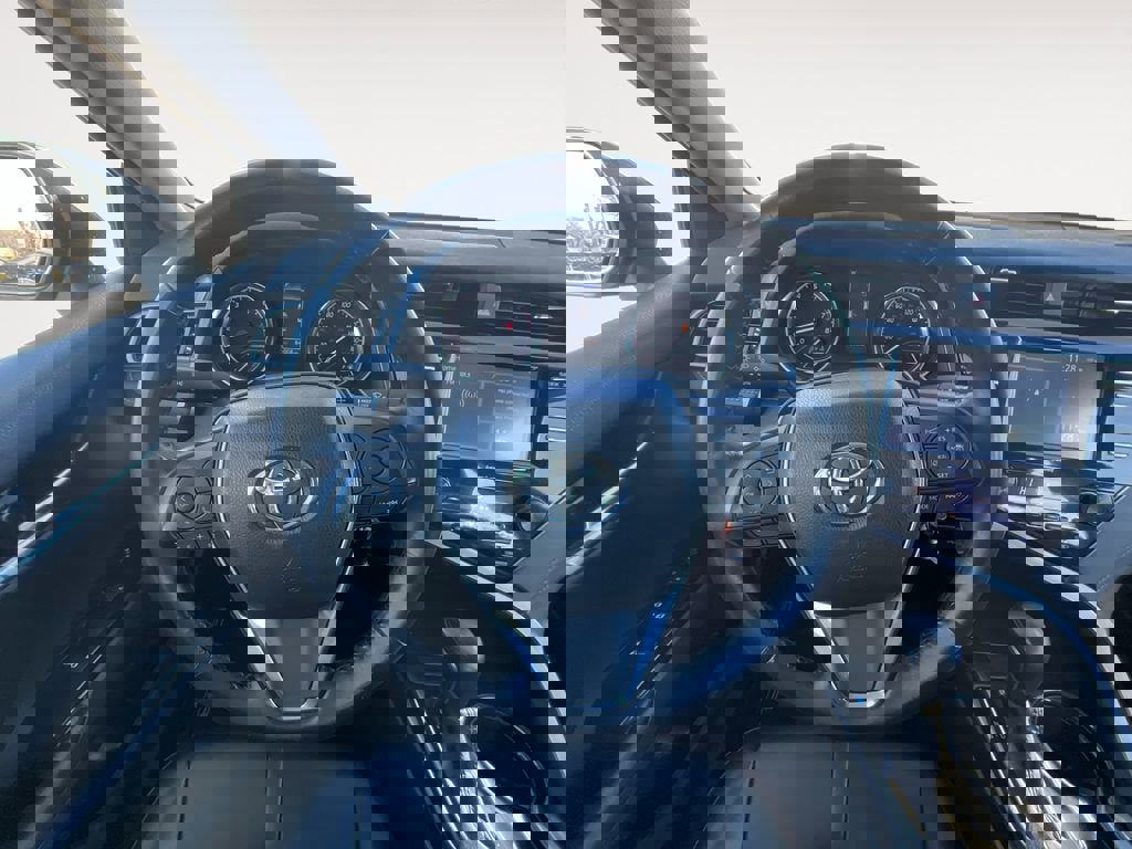 Used 2020 Toyota Camry SE image 12