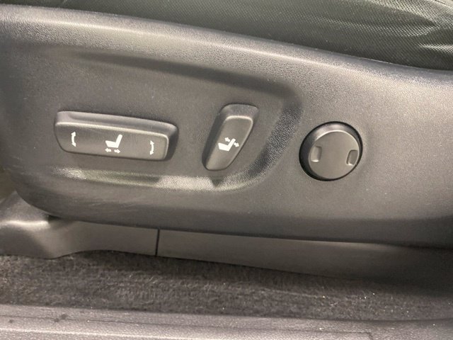 Used 2016 Toyota 4Runner SR5 AWD/4WD image 10