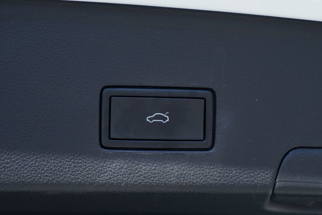 Used 2023 Volkswagen Atlas Cross Sport SE image 9