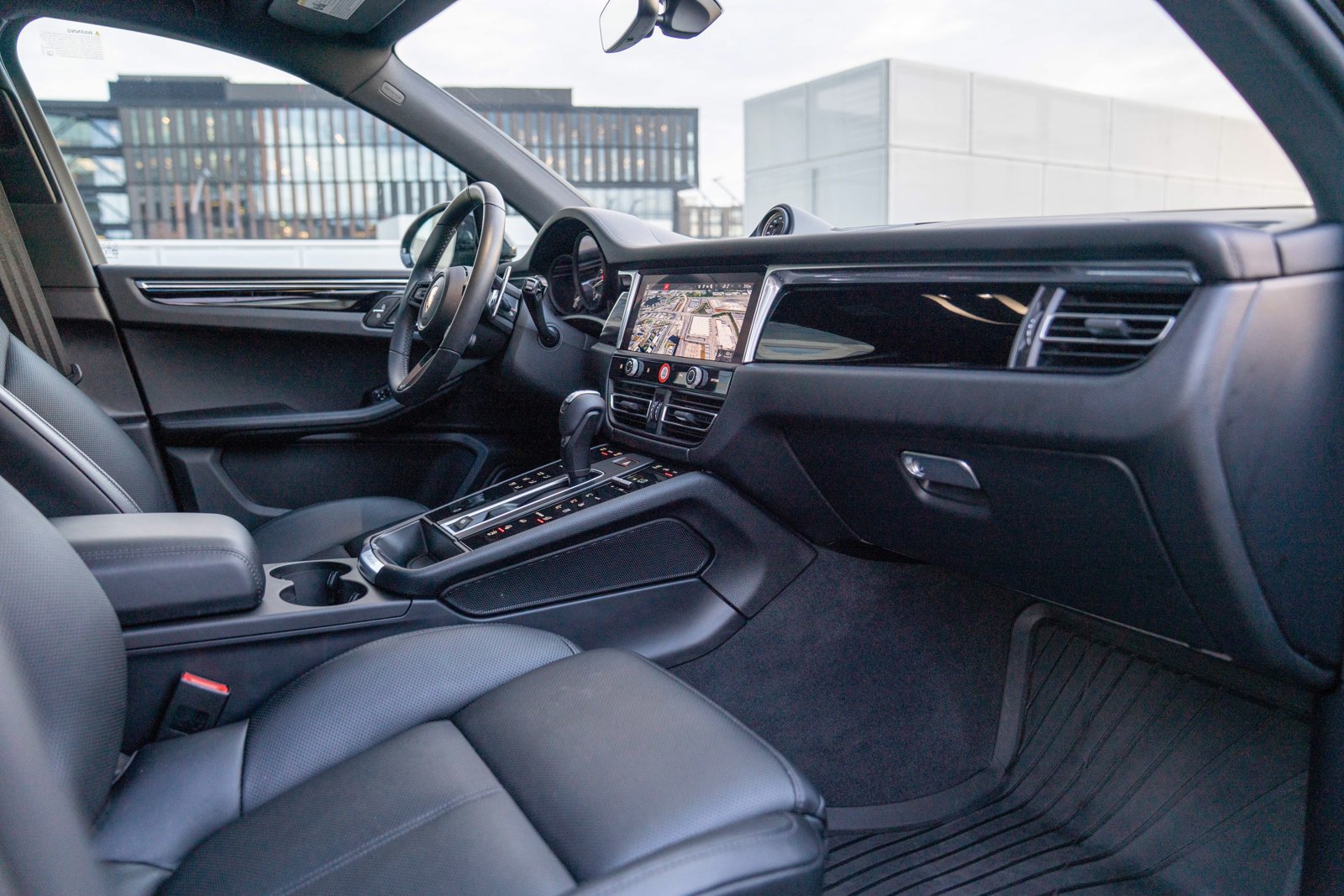 Certified 2026 Porsche Macan Turbo AWD/4WD image 26