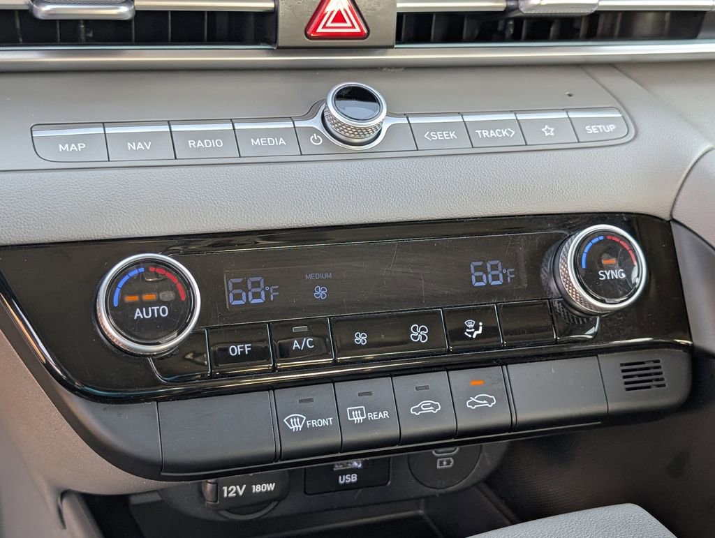 Used 2024 Hyundai Elantra SEL image 25