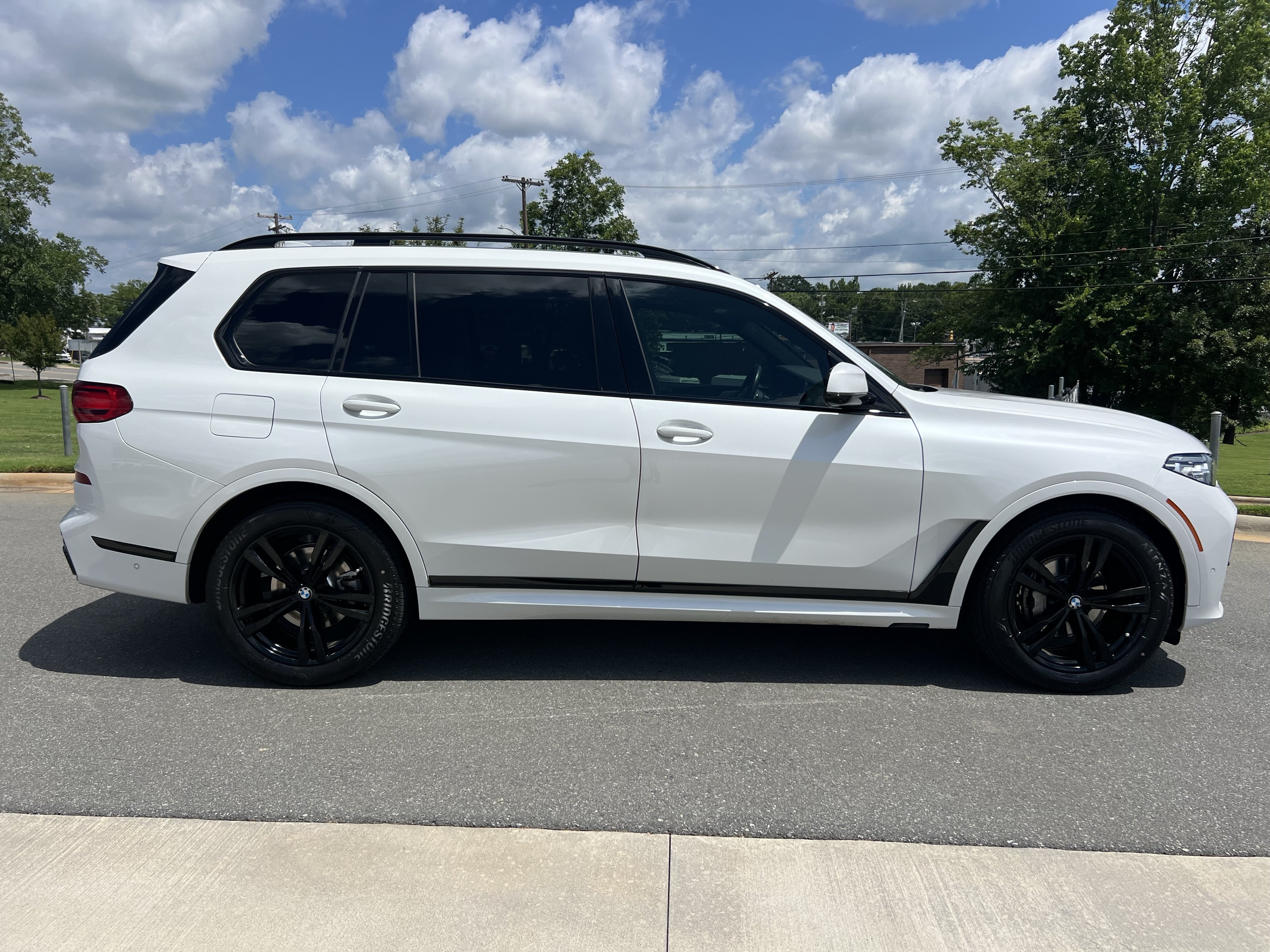 Used 2022 BMW X7 xDrive40i w/ M Sport Package AWD/4WD image 10