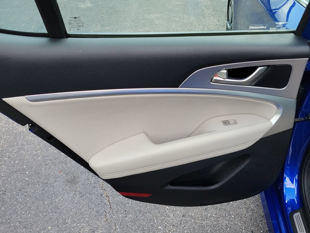Used 2022 Genesis G70 3.3T RWD image 9