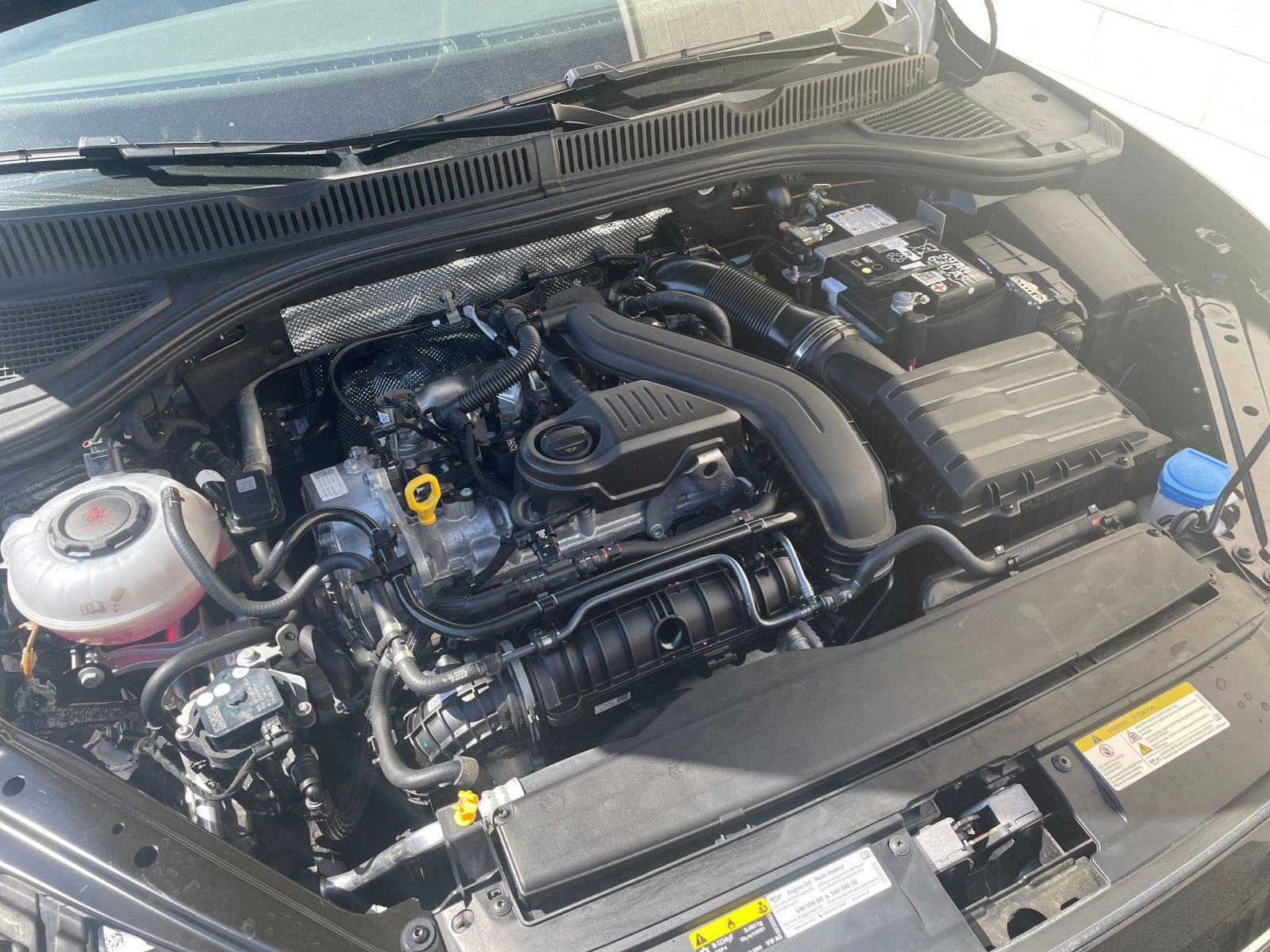 Used 2025 Volkswagen Jetta SE image 33