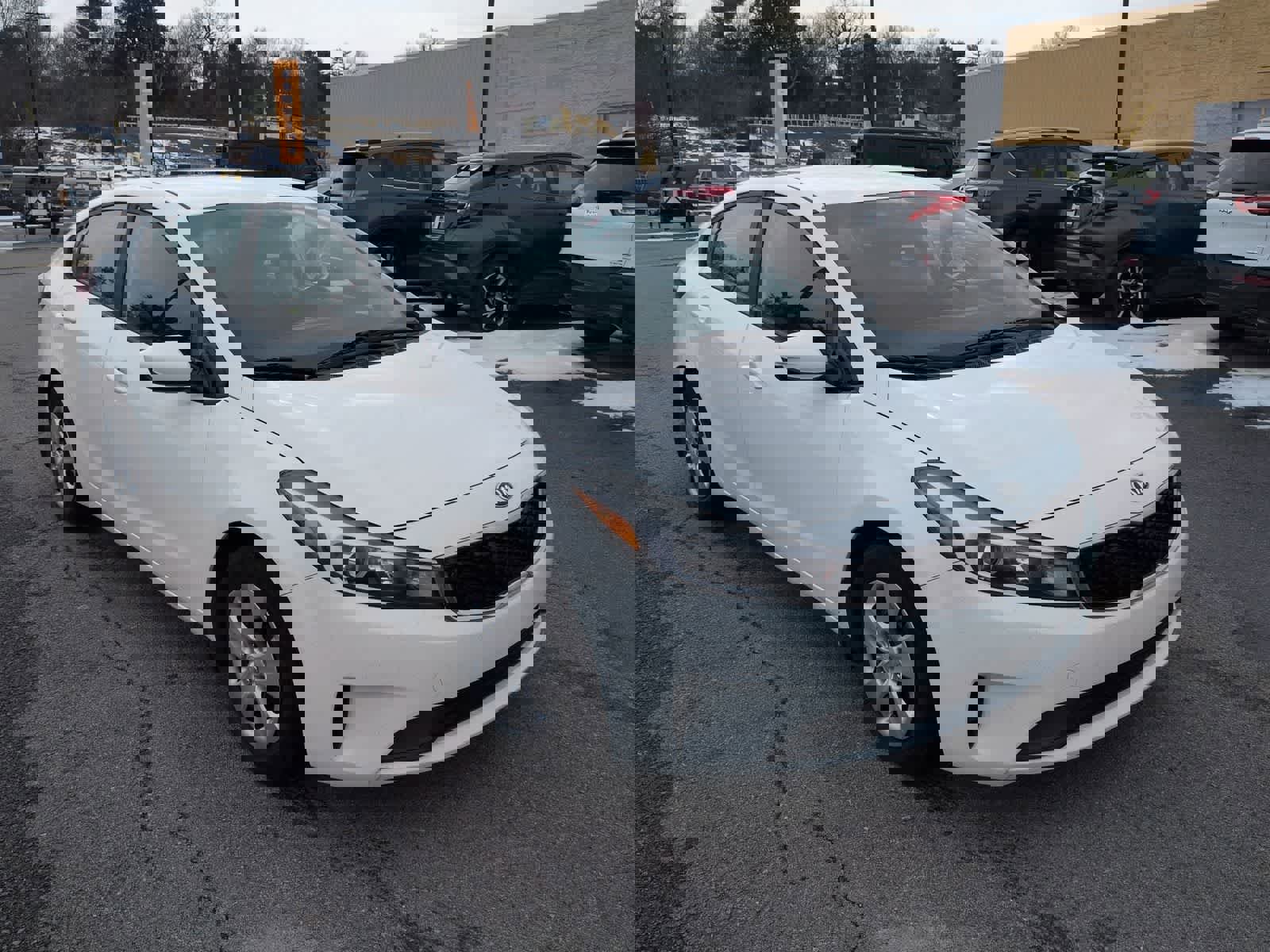 Used 2017 Kia Forte LX image 2