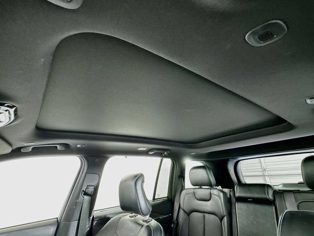 Used 2023 Jeep Grand Cherokee Overland w/ Advanced Protech Group III AWD/4WD image 15