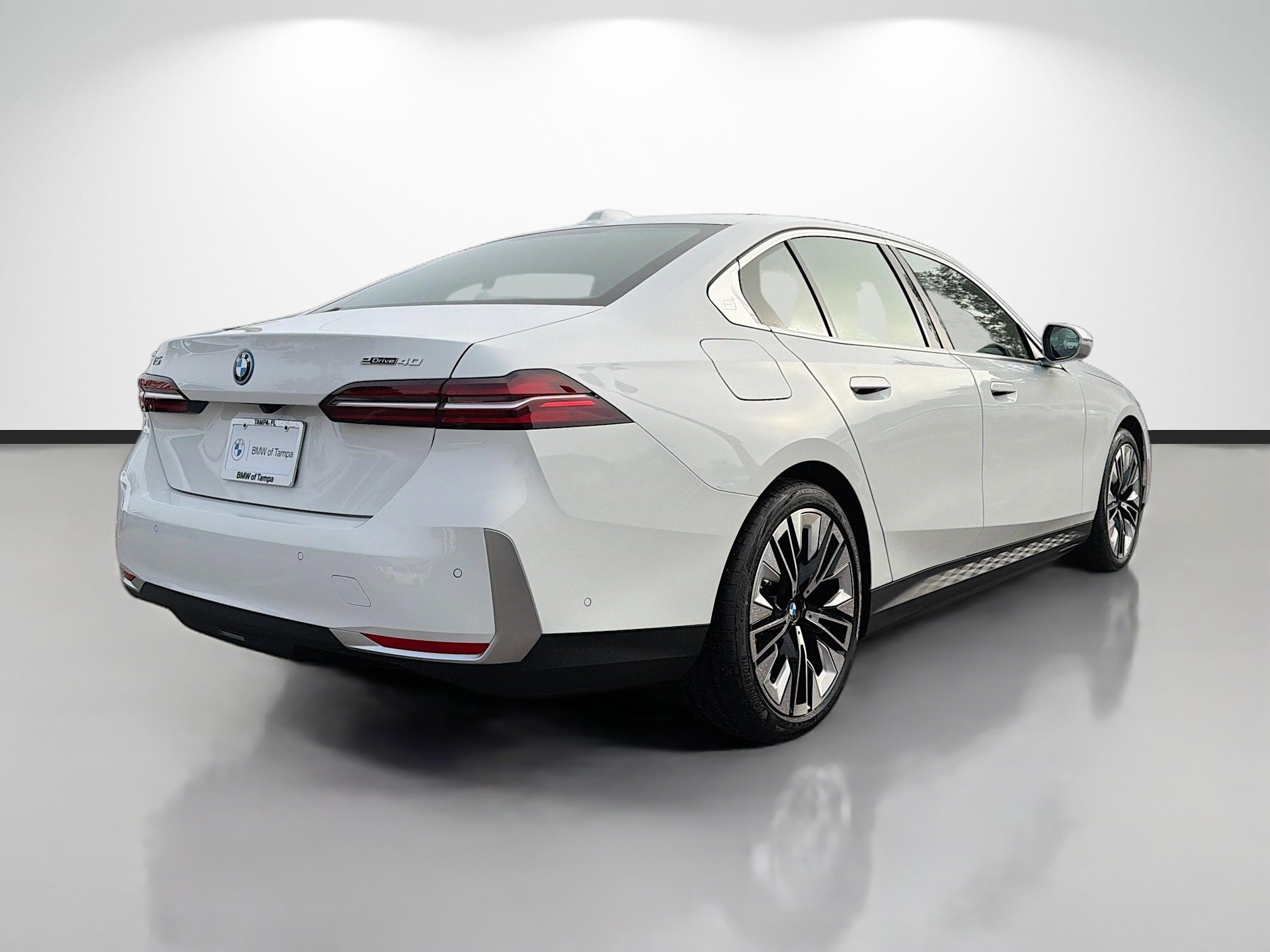 New 2026 BMW i5 eDrive40 image 3