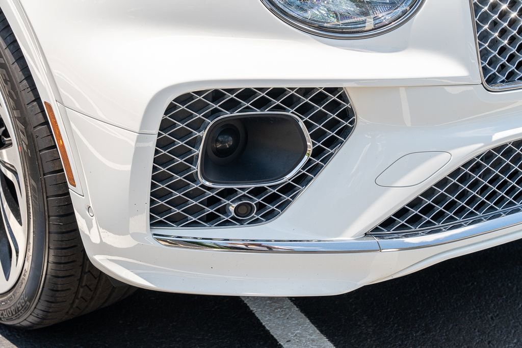 Used 2021 Bentley Bentayga Plug-In Hybrid AWD/4WD image 11