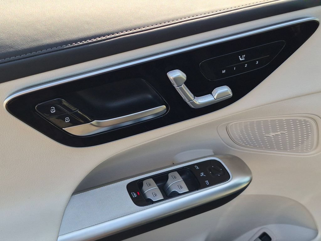 Used 2024 Mercedes-Benz GLC 300 4MATIC image 16