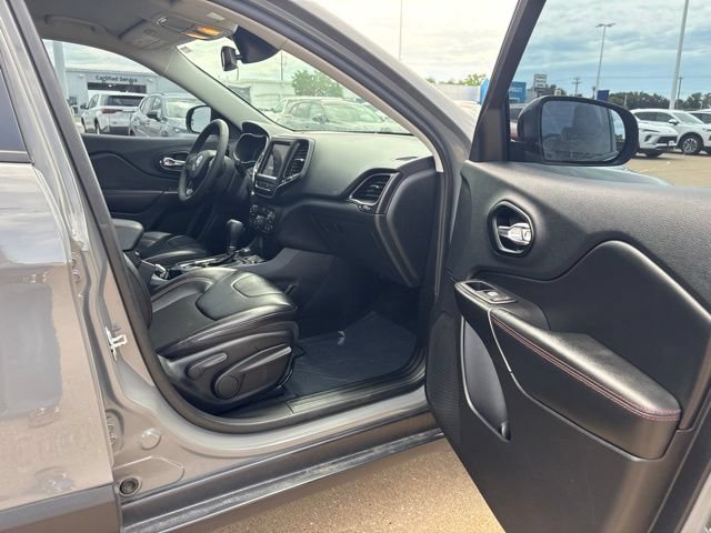 Used 2022 Jeep Cherokee Trailhawk w/ Comfort/Convenience Group AWD/4WD image 41