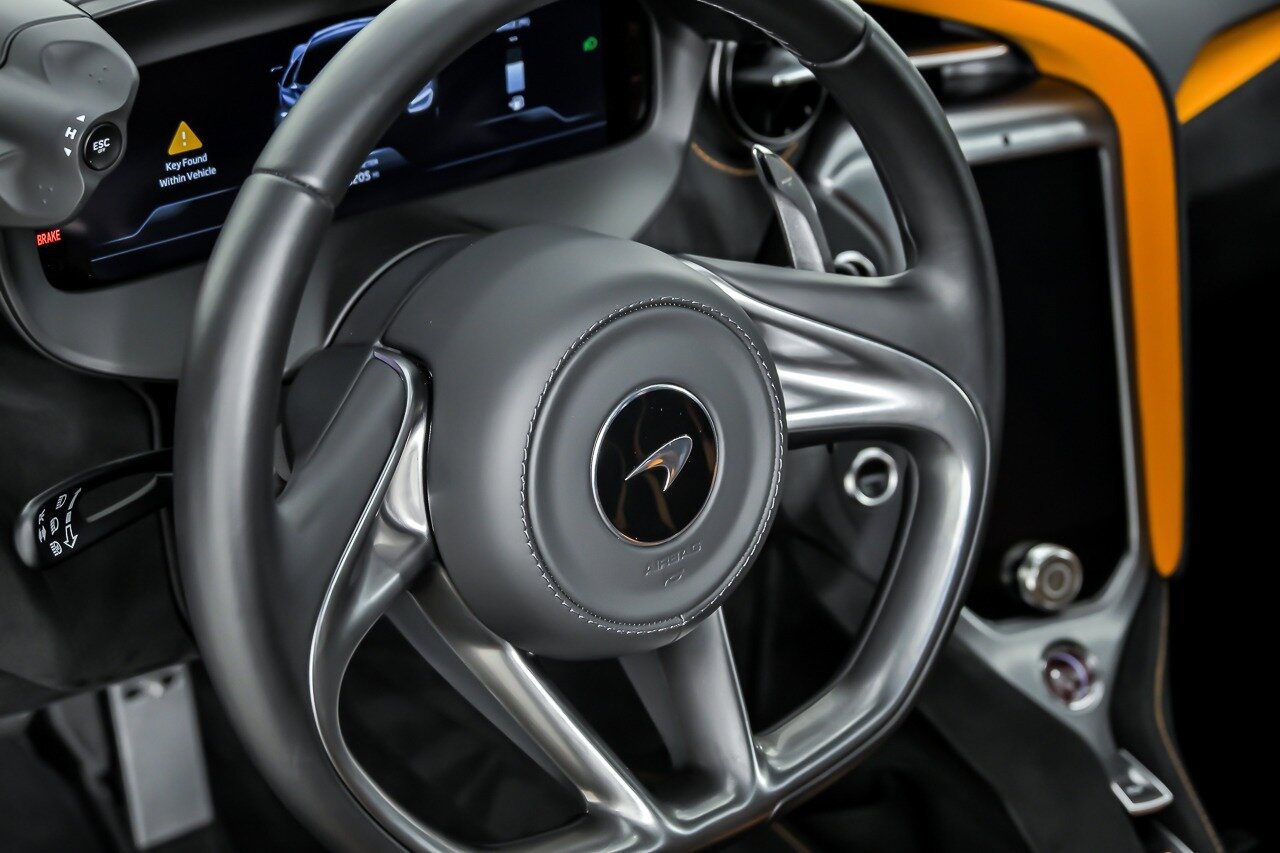 Used 2024 McLaren 750S Spider RWD image 26