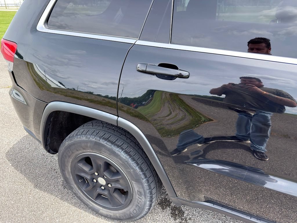 Used 2017 Jeep Grand Cherokee Laredo AWD/4WD image 8