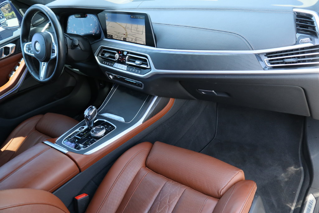 Used 2022 BMW X7 M50i AWD/4WD image 32