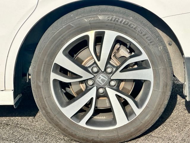 Certified 2024 Honda Odyssey Touring image 5