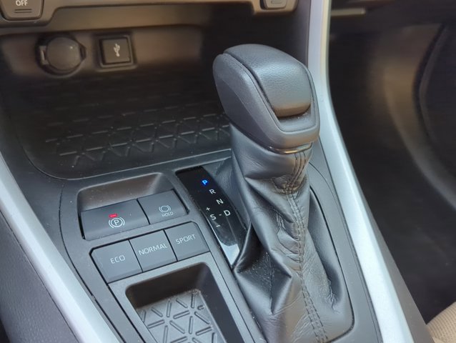 Used 2021 Toyota RAV4 XLE FWD image 21