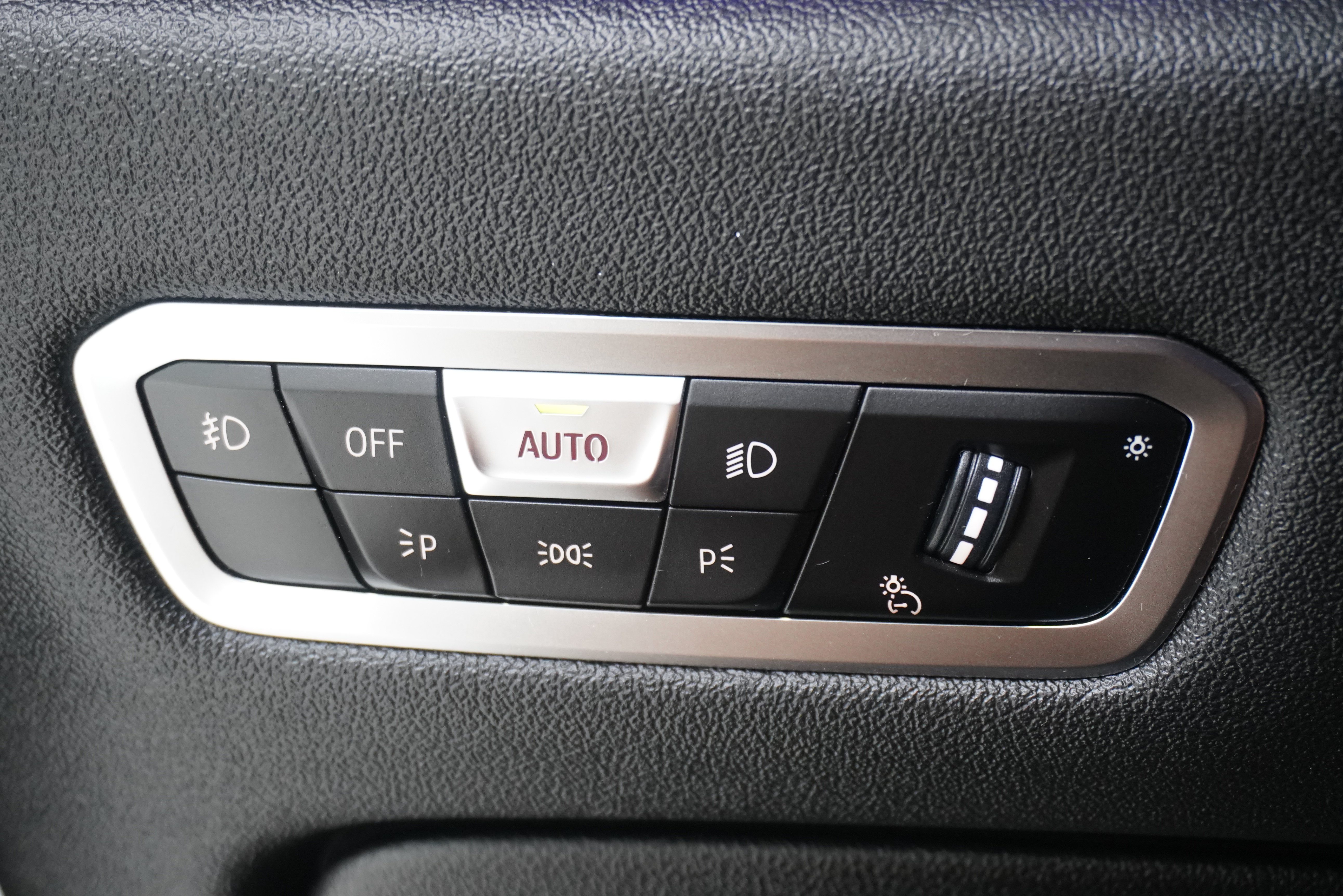 Used 2020 BMW X5 xDrive40i w/ M Sport Package AWD/4WD image 30