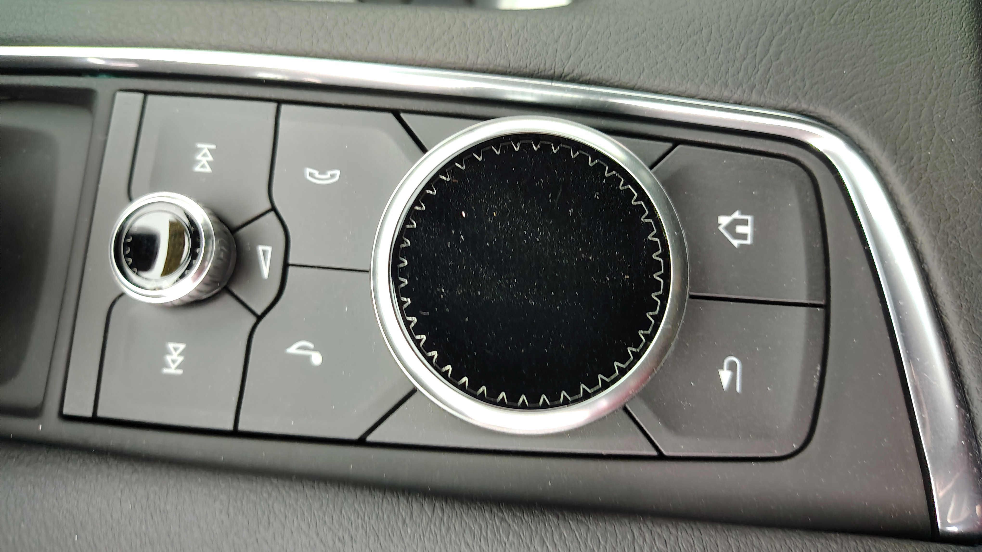 New 2025 Cadillac XT5 Luxury w/ LPO, Floor Liner Package image 30