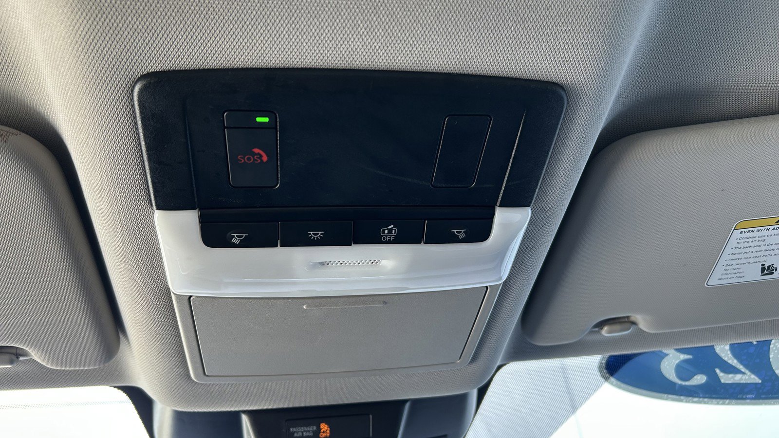 Used 2023 Nissan Rogue SV image 39