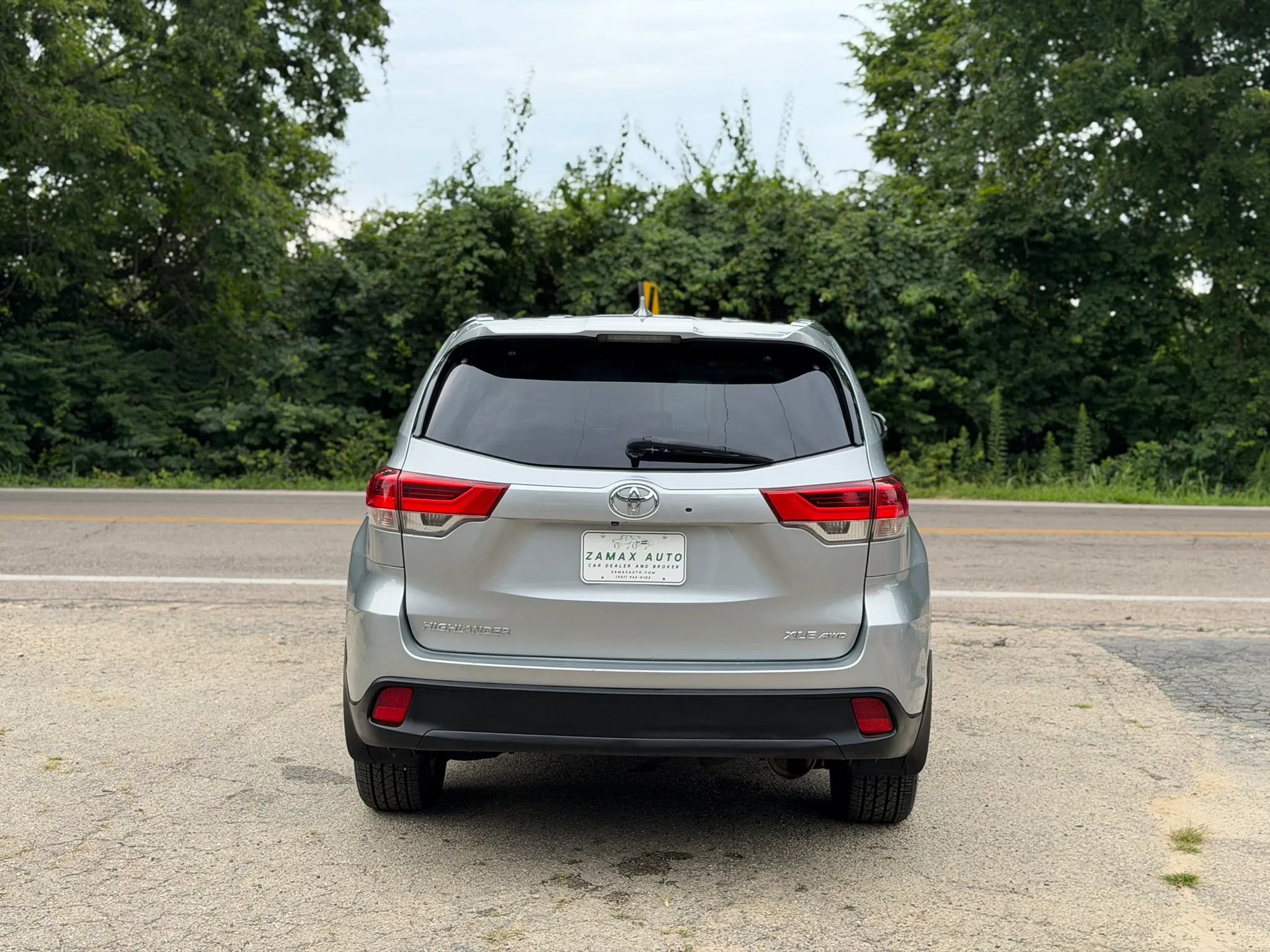 Used 2017 Toyota Highlander XLE w/ Carpet Mat Package AWD/4WD image 3