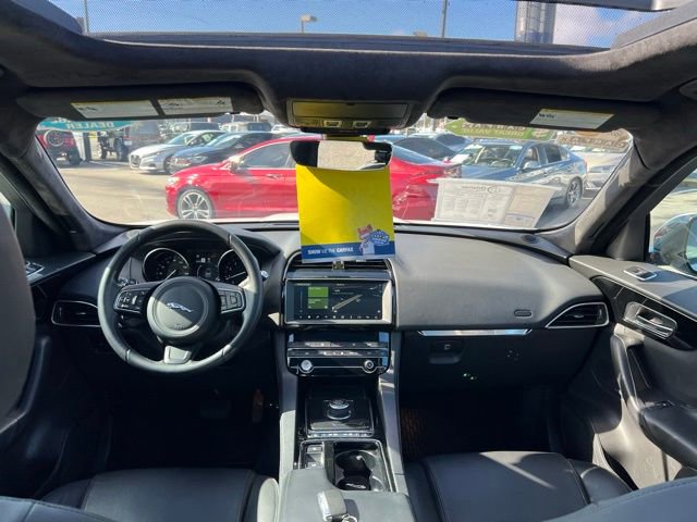 Used 2020 Jaguar F-PACE Premium image 44